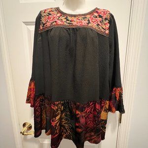 Caleooa medium tunic top